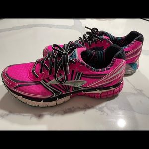 Bright pink Brooks super comfortable sneakers